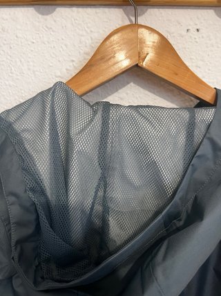 Chaqueta impermeable The North Face gris azulada