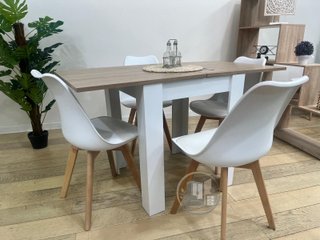 MESA EXTENSIBLE CON 4 SILLAS