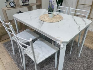 MESA  + 4 SILLAS