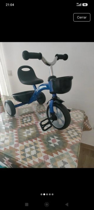 Triciclo azul con luces LED