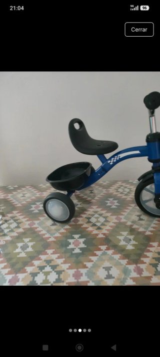 Triciclo azul con luces LED