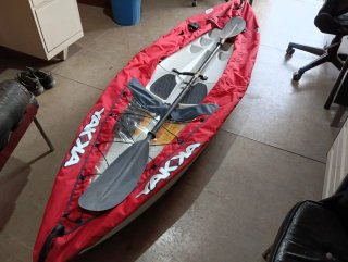 Kayak Rojo y Blanco con Remo