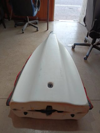 Kayak Rojo y Blanco con Remo