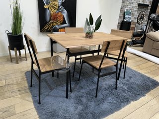 MESA CON 4 SILLAS
