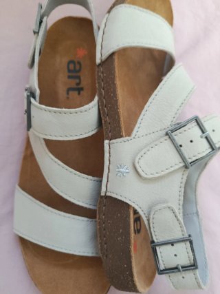 Sandalias ART  color hueso unisex