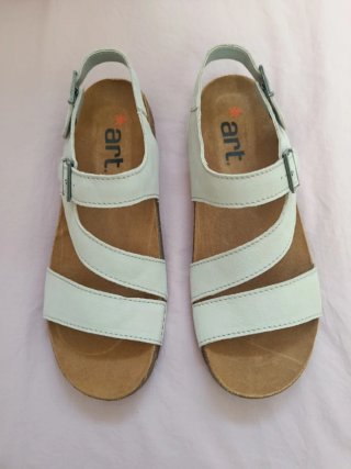 Sandalias ART  color hueso unisex