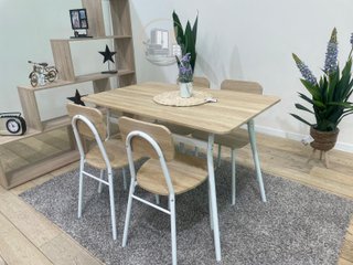 MESA CON 4 SILLAS