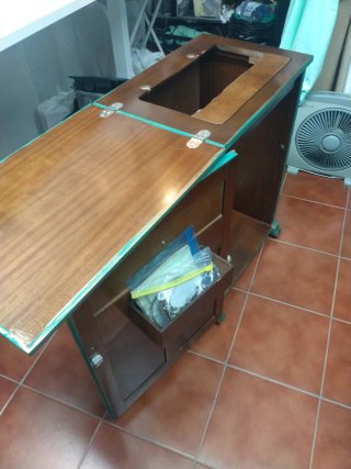 Mueble Refrey para máquina de coser