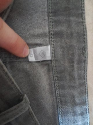 Pantalón largo gris