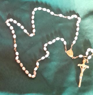 Rosario vintage perlas y crucifijo