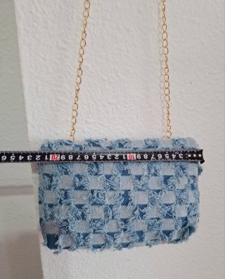 Bolso de mano tejido dorado