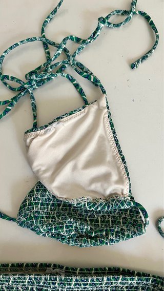 Bikini Oysho Talla S Verde y Blanco