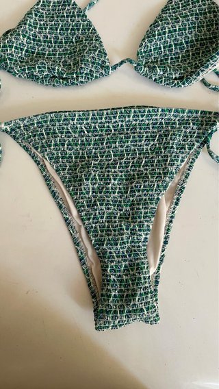 Bikini Oysho Talla S Verde y Blanco