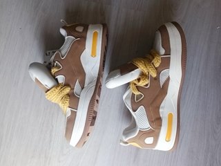Zapatillas chunky marrones y amarillas