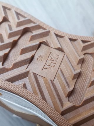 Zapatillas chunky marrones y amarillas