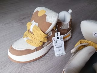 Zapatillas chunky marrones y amarillas