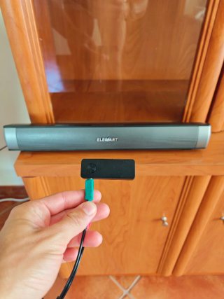 Altavoz Elegante Negro y Plateado