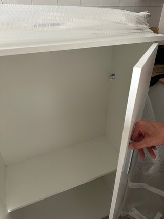 Mueble auxiliar blanco con baldas