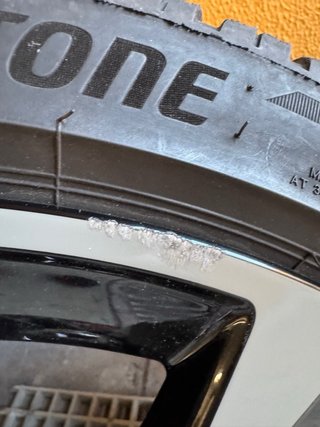4 llantas audi y sus cubiertas bridgestone