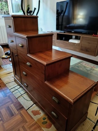 Mueble escalonado de madera