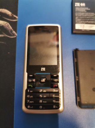 Teléfono Móvil ZTE F102