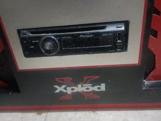 Radio Sony Xplod con altavoces