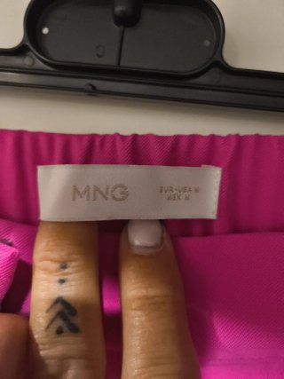 Pantalón fucsia Mango