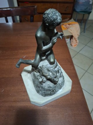 Statuetta ragazzo in bachelite