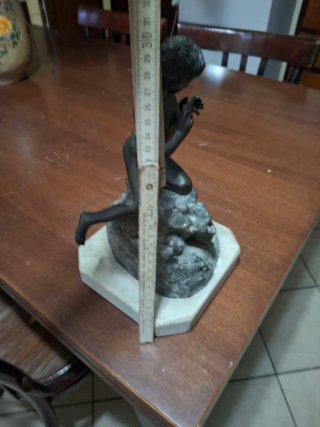 Statuetta ragazzo in bachelite
