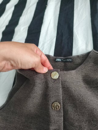 Top Zara botones plateados
