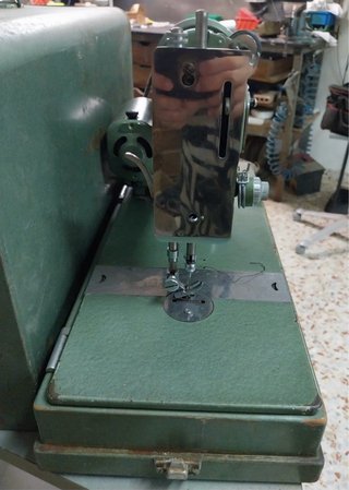 Máquina de coser Omnia Manufrance