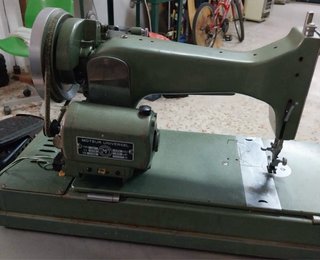 Máquina de coser Omnia Manufrance
