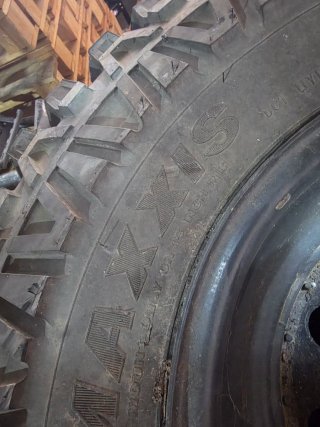 Llantas con neumaticos Maxxis Mudzilla 37x13.5 R15