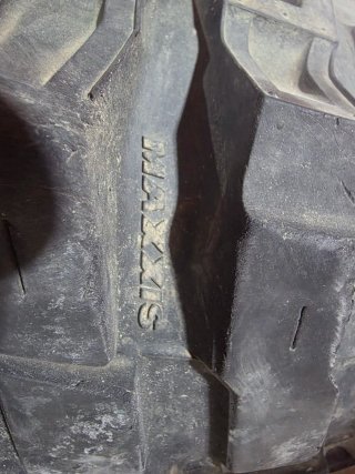 Llantas con neumaticos Maxxis Mudzilla 37x13.5 R15
