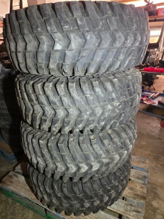 Llantas con neumaticos Maxxis Mudzilla 37x13.5 R15