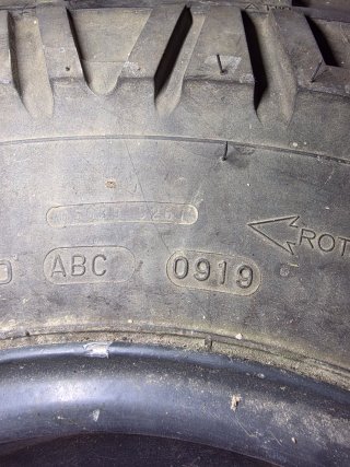 Llantas con neumaticos Maxxis Mudzilla 37x13.5 R15
