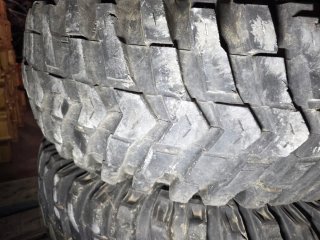 Llantas con neumaticos Maxxis Mudzilla 37x13.5 R15