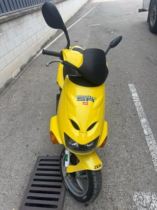 Aprilia 50sr Amarillo Scooter