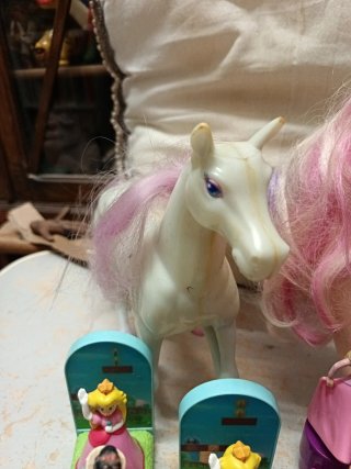 Set di figure vintage Barbie con cavalli e principesse