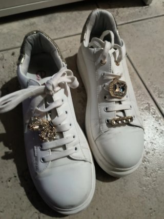 Bambas EXE blancas con detalles dorados