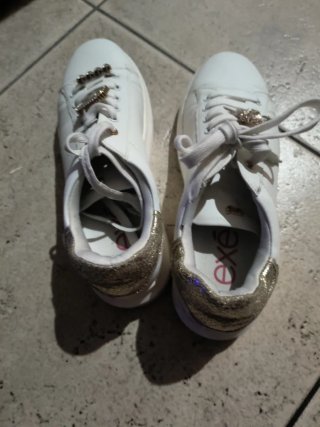 Bambas EXE blancas con detalles dorados