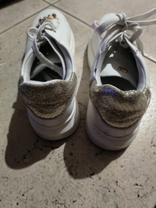 Bambas EXE blancas con detalles dorados