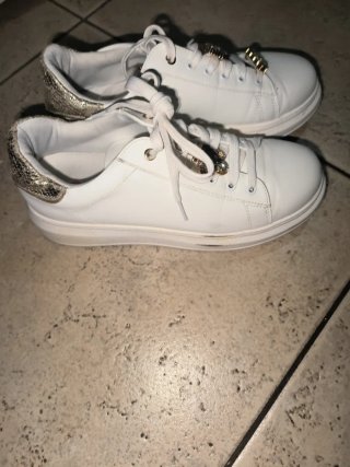 Bambas EXE blancas con detalles dorados