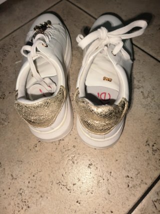 Bambas EXE blancas con detalles dorados