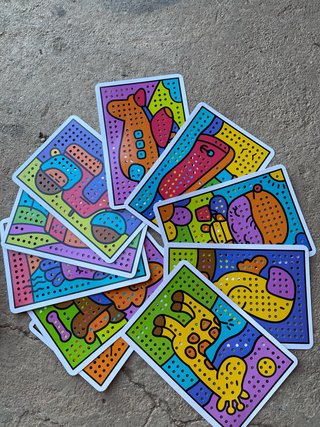 Juego de mesa infantil con clavijas