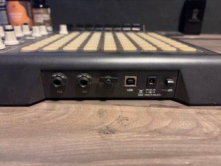 Controlador MIDI Akai APC40 Mk1