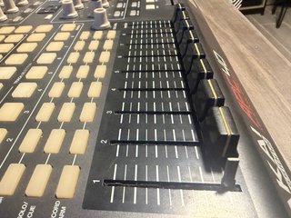 Controlador MIDI Akai APC40 Mk1