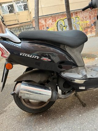 Kymco Vitality 49 Scooter Negra Etiqueta B