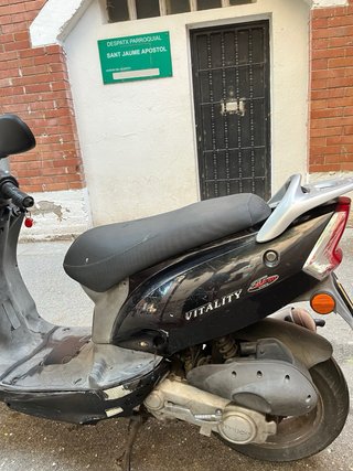 Kymco Vitality 49 Scooter Negra Etiqueta B