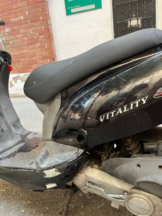 Kymco Vitality 49 Scooter Negra Etiqueta B